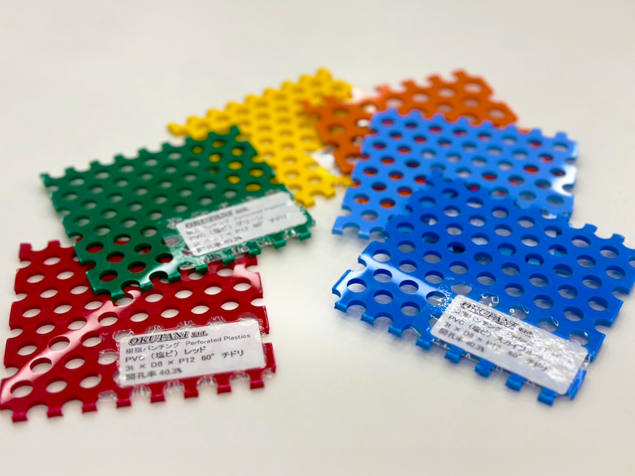 樹脂パンチング™（プラスチックパンチング） Perforated Plastics
